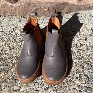 Naturino Gray Leather Kid’s Chelsea Boots, size 26 (see size chart)